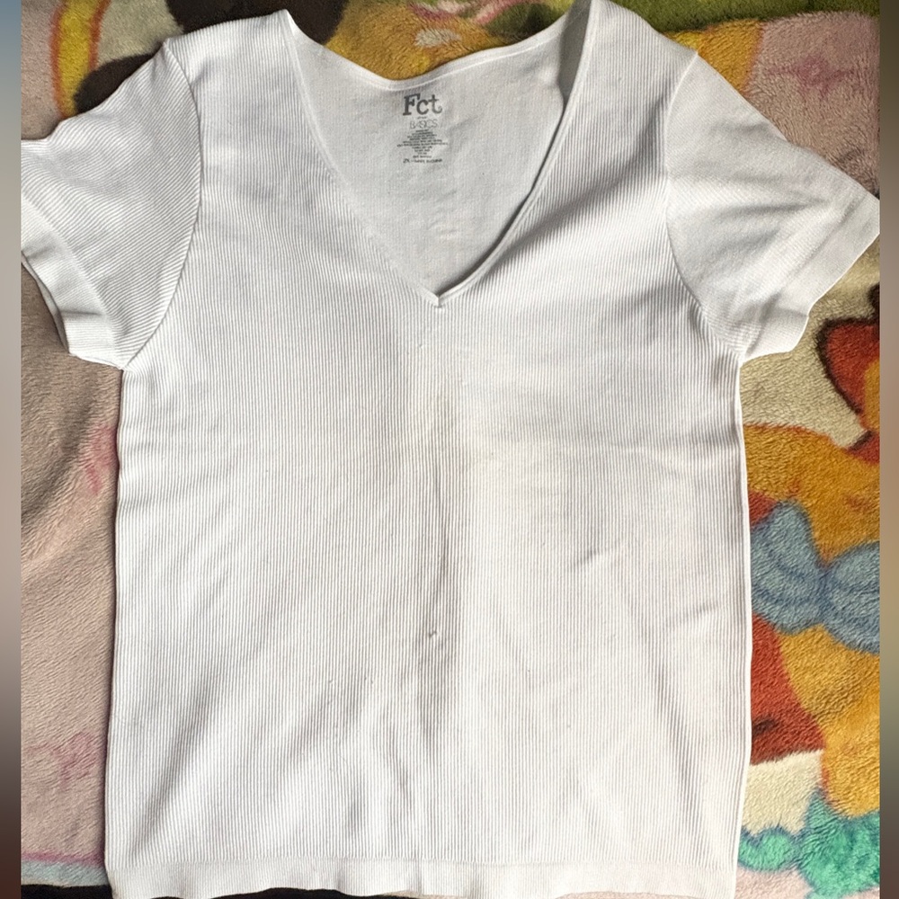 white, ribbed, v-neck crop top